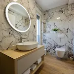 Elena - Crowonder Luxury Rent