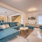 Elena - Crowonder Luxury Rent Zaton (Zadar)