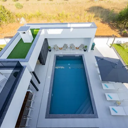 Elena - Crowonder Luxury Rent Villa