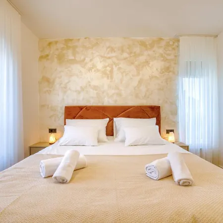 Elena - Crowonder Luxury Rent Zaton (Zadar)