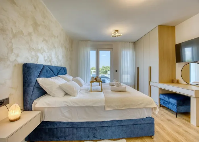 Elena - Crowonder Luxury Rent 扎顿