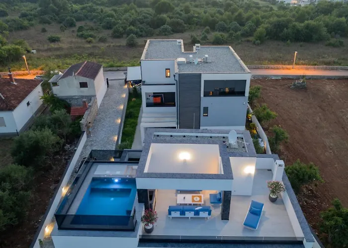 Villa Elena - Crowonder Luxury Rent *
