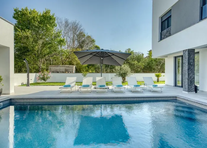 Elena - Crowonder Luxury Rent Villa