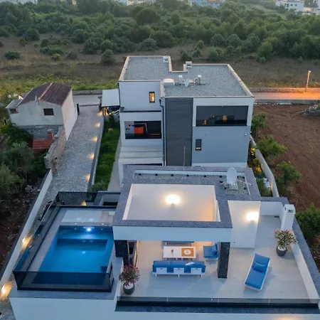 Villa Elena - Crowonder Luxury Rent *