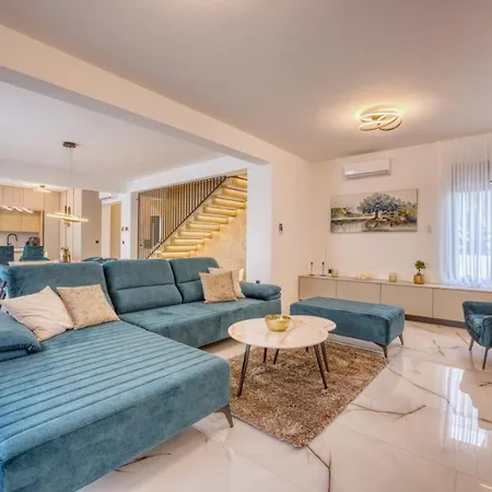 Elena - Crowonder Luxury Rent Zaton (Zadar)