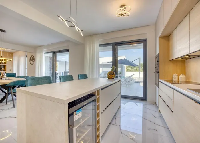 Elena - Crowonder Luxury Rent Villa