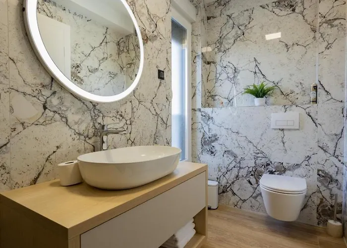 Elena - Crowonder Luxury Rent